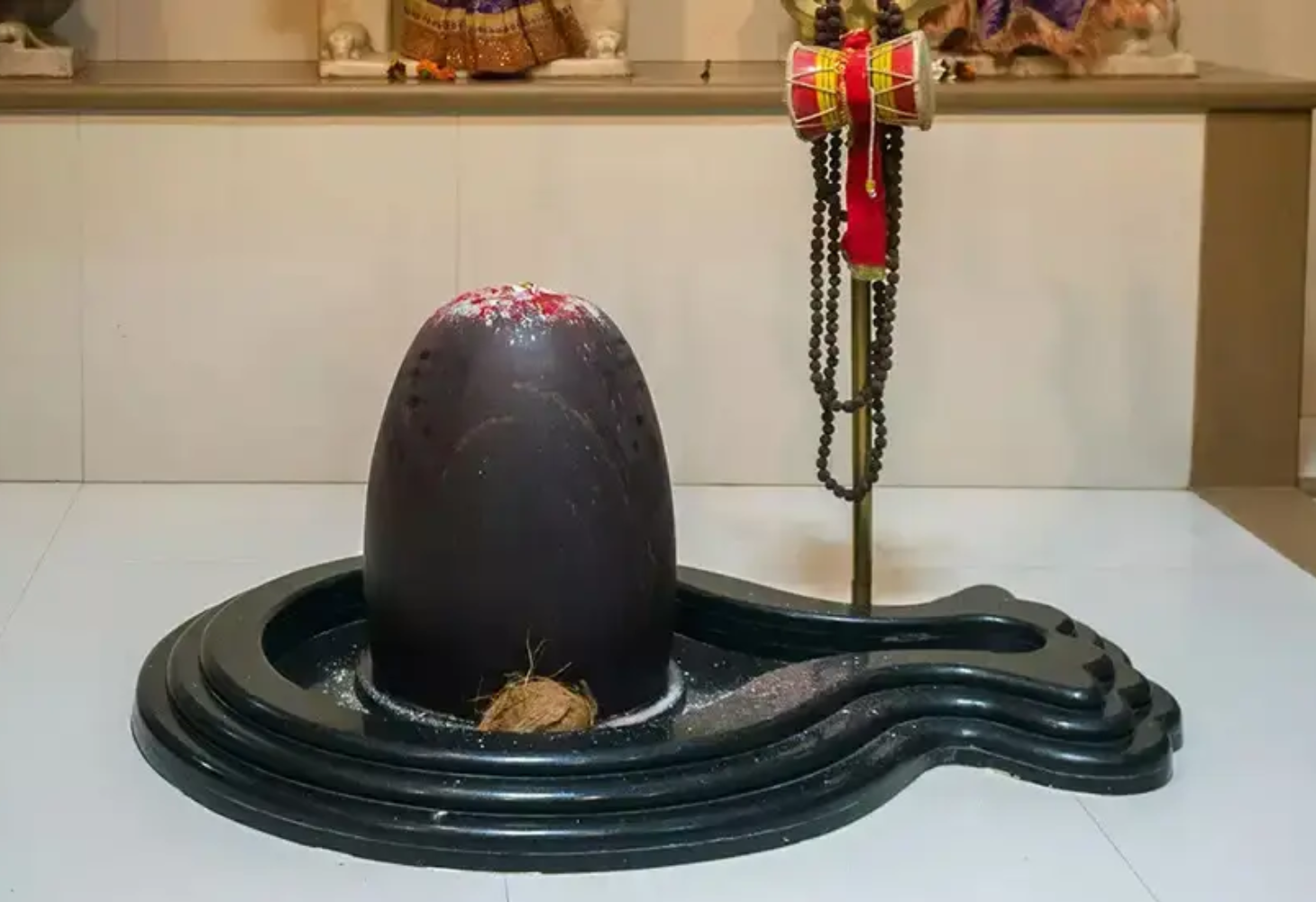 શ્રાવણના સોમવારે શિવલિંગને અર્પણ કરો આ વસ્તુઓ..