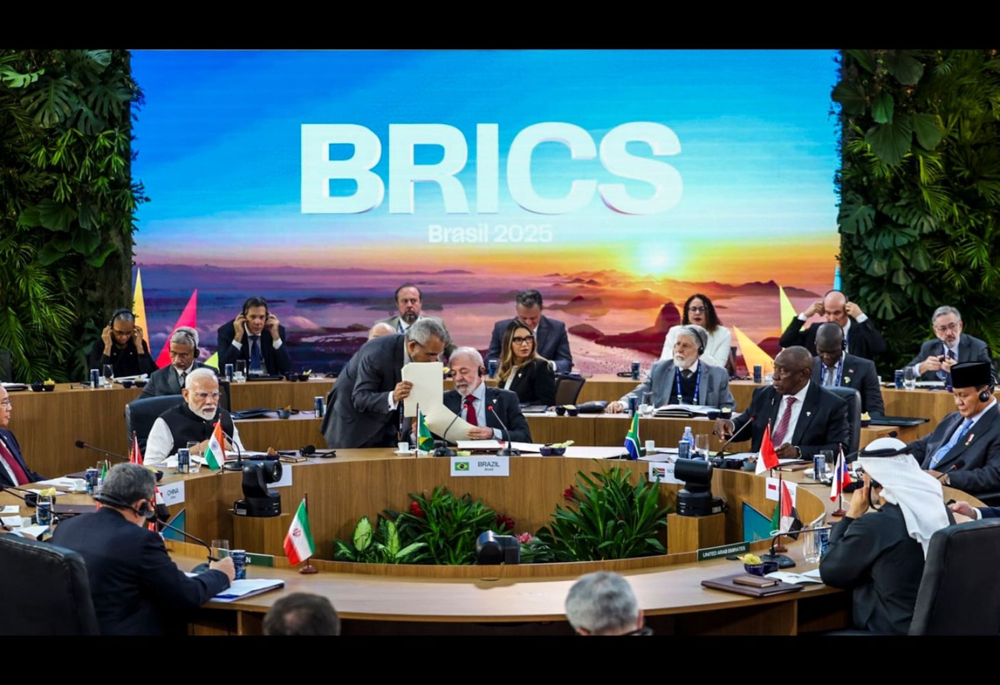 રિયો સમિટમાં BRICSનું અમેરિકા સામે કડક વલણ, ટ્રમ્પે આપી ટ્રેડ ધમકી