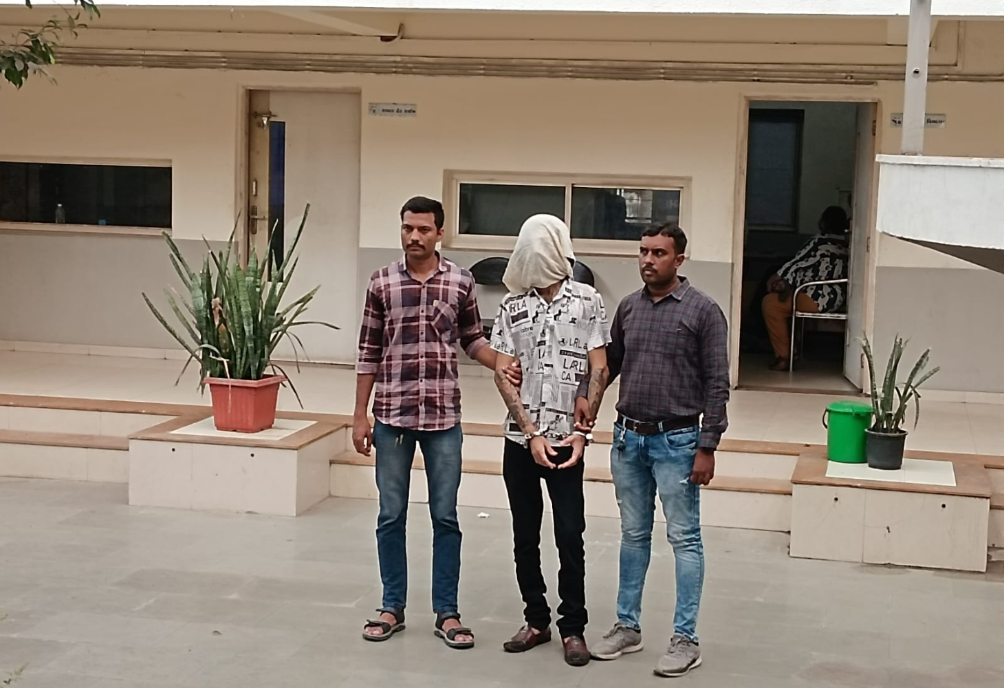 Ahmedabad: ડૉક્ટર પિતાની હત્યા બાદ પુત્ર પાર્ટી કરવા થાઈલેન્ડ ગયો!