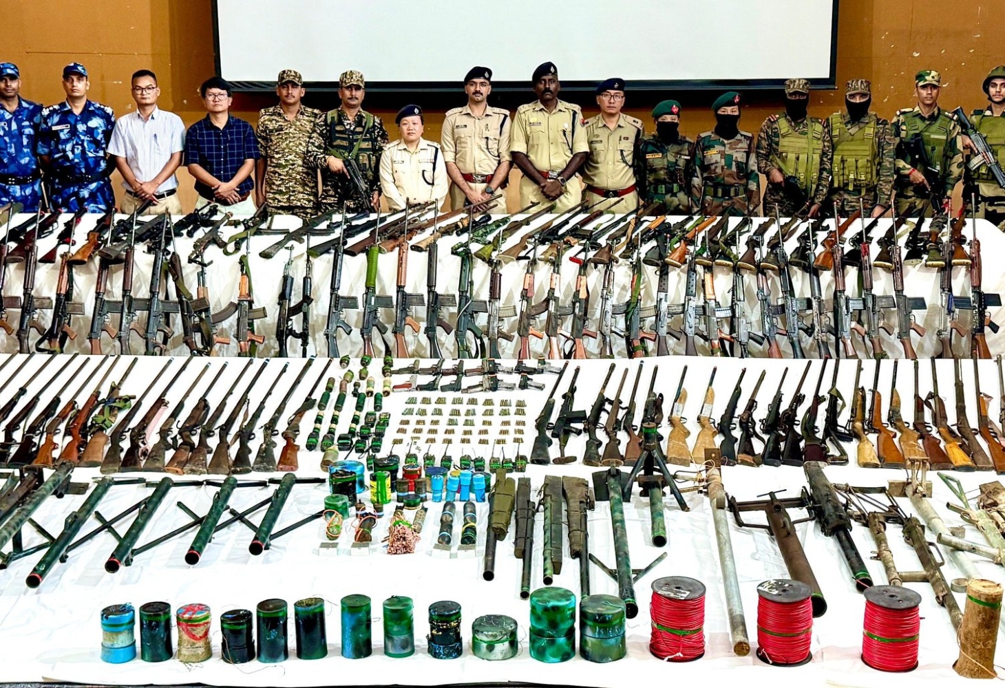 Manipur: Ak-47 અને ગ્રેનેડ જેવા ઘાતક હથિયારો  મોટો જથ્થો જપ્ત