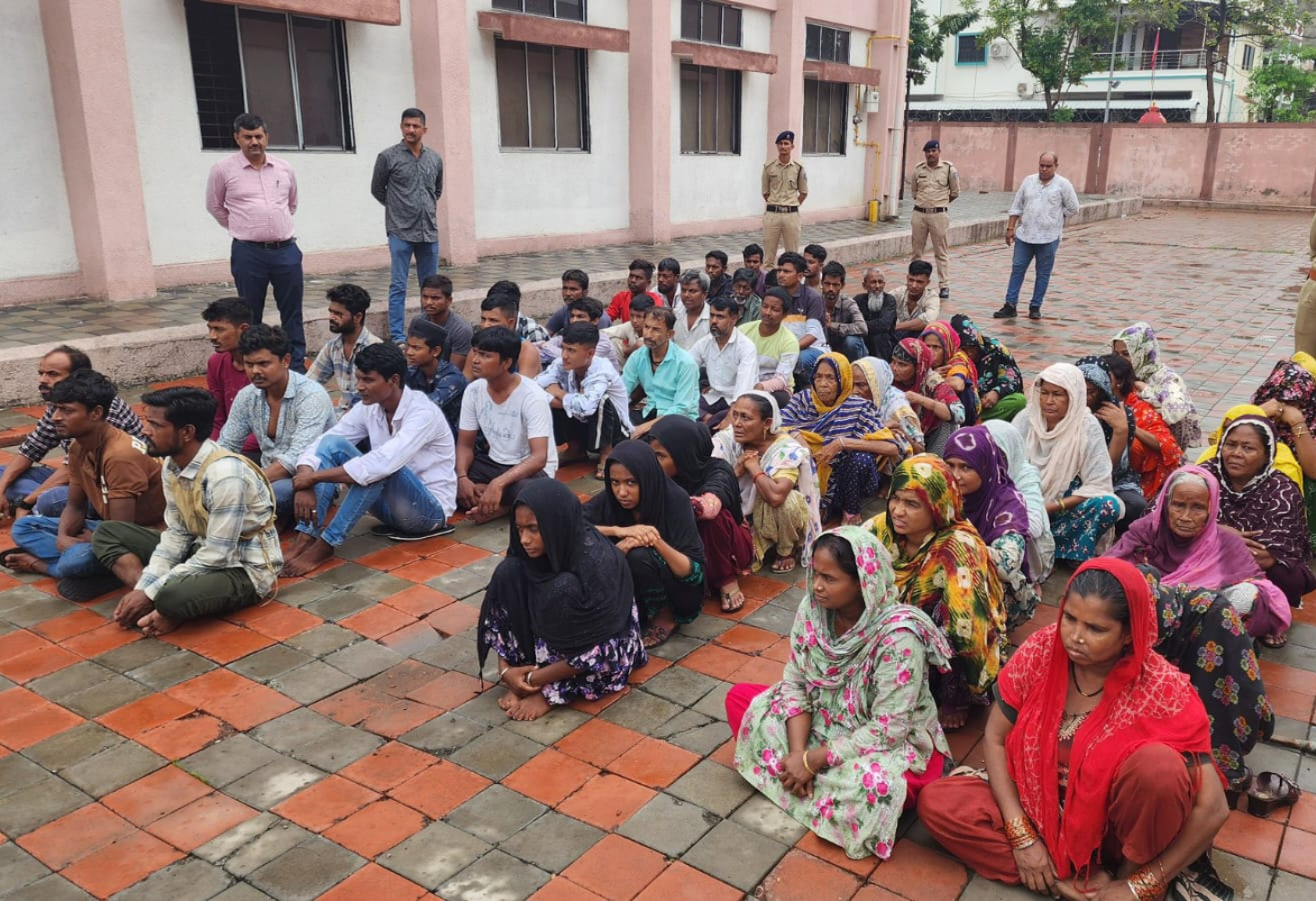 Gandhinagar :  ગુજરાત પોલીસનો ઐતિહાસિક સપાટો, 100 કલાકમાં 200 બાંગ્લાદેશીઓ ઝડપાયા!