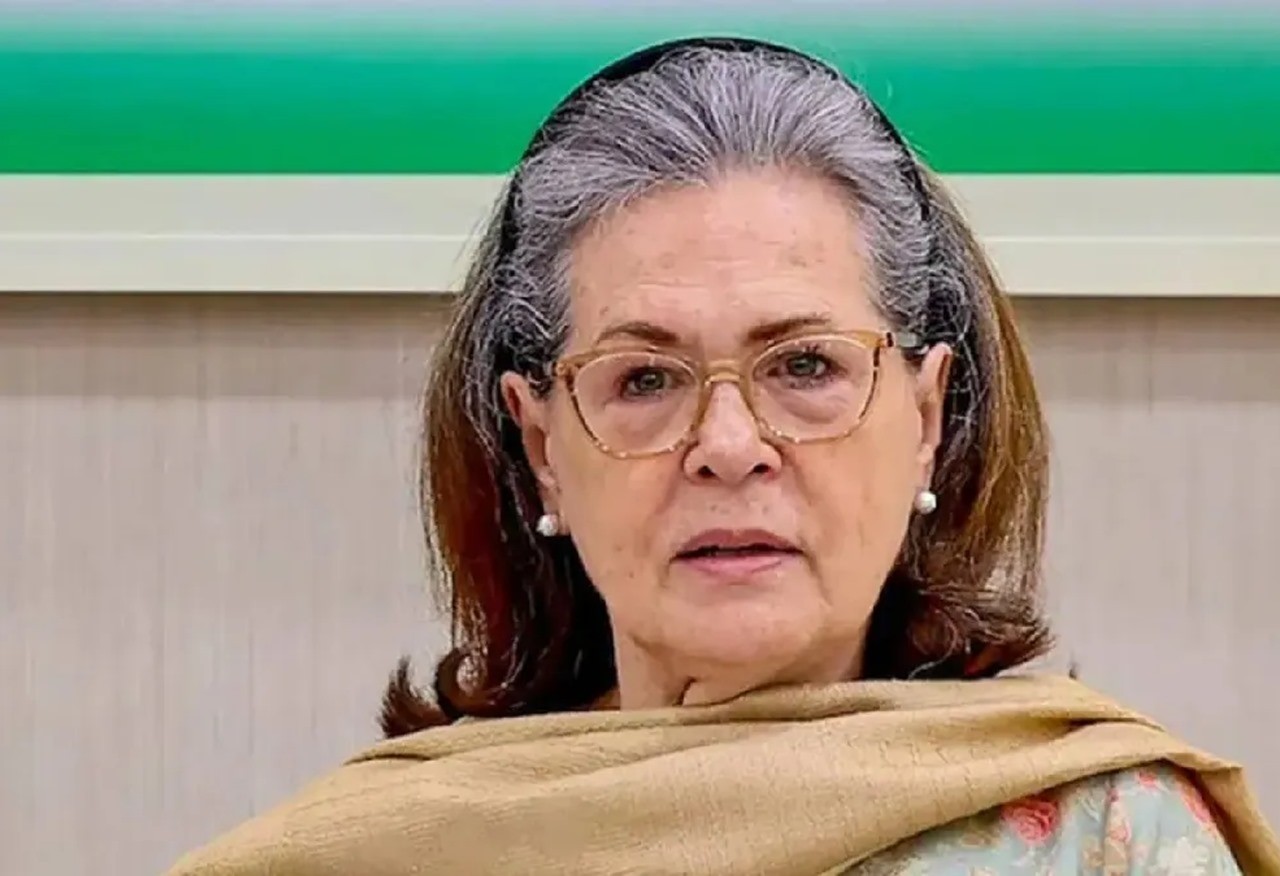 સોનિયા ગાંધીને કોર્ટની નોટિસ