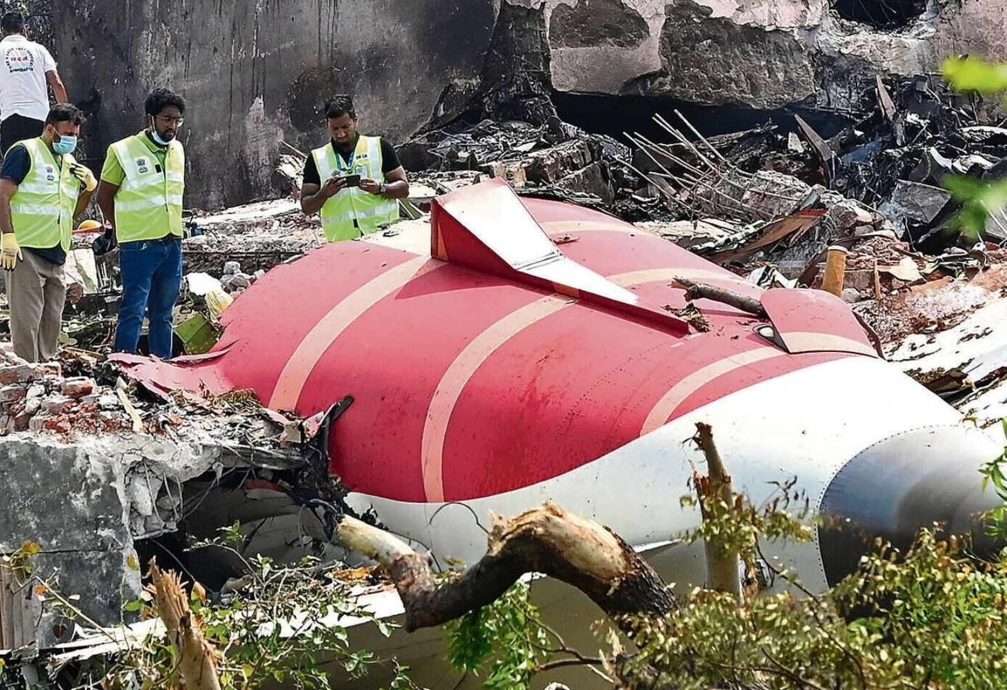 Ahmedabad Plane Crash : AAIB એ નાગરિક ઉડ્ડયન મંત્રાલયને સોંપ્યો પ્રાથમિક રિપોર્ટ